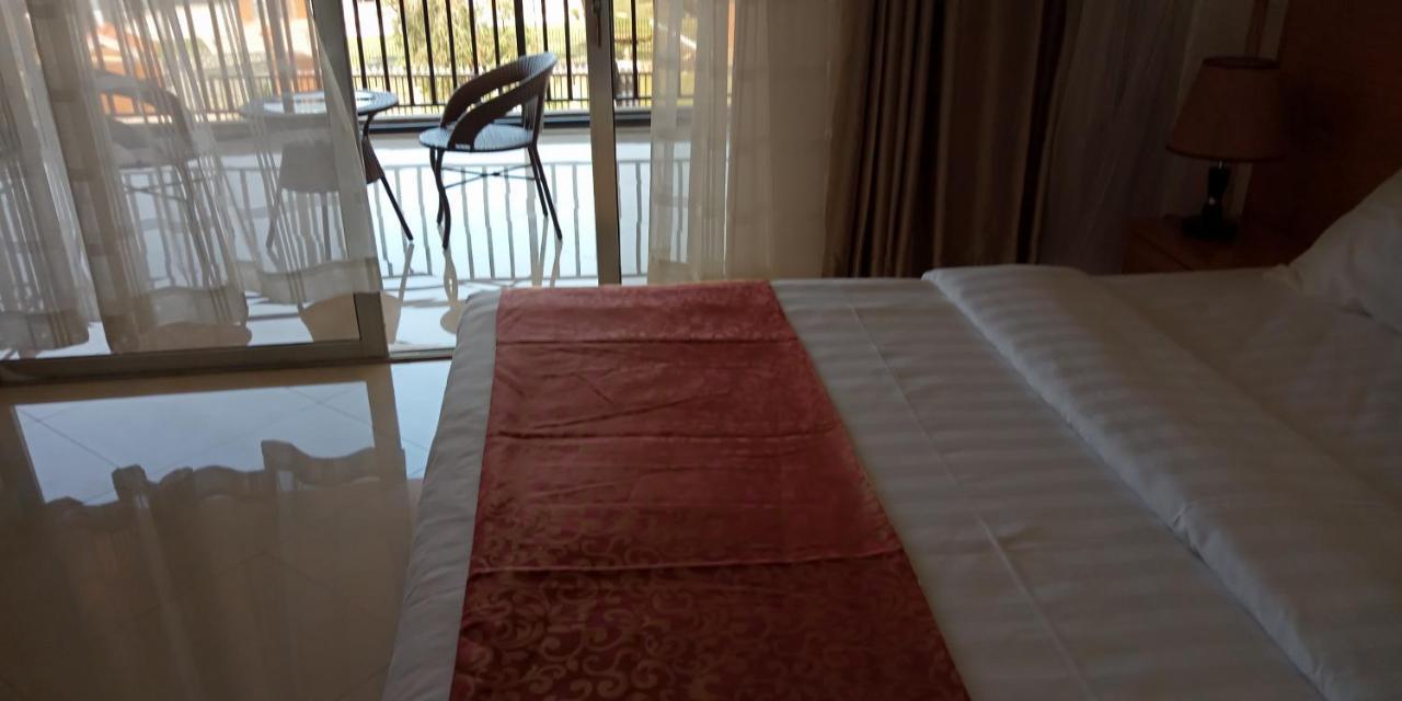 Eka Hoima Hotel Buitenkant foto